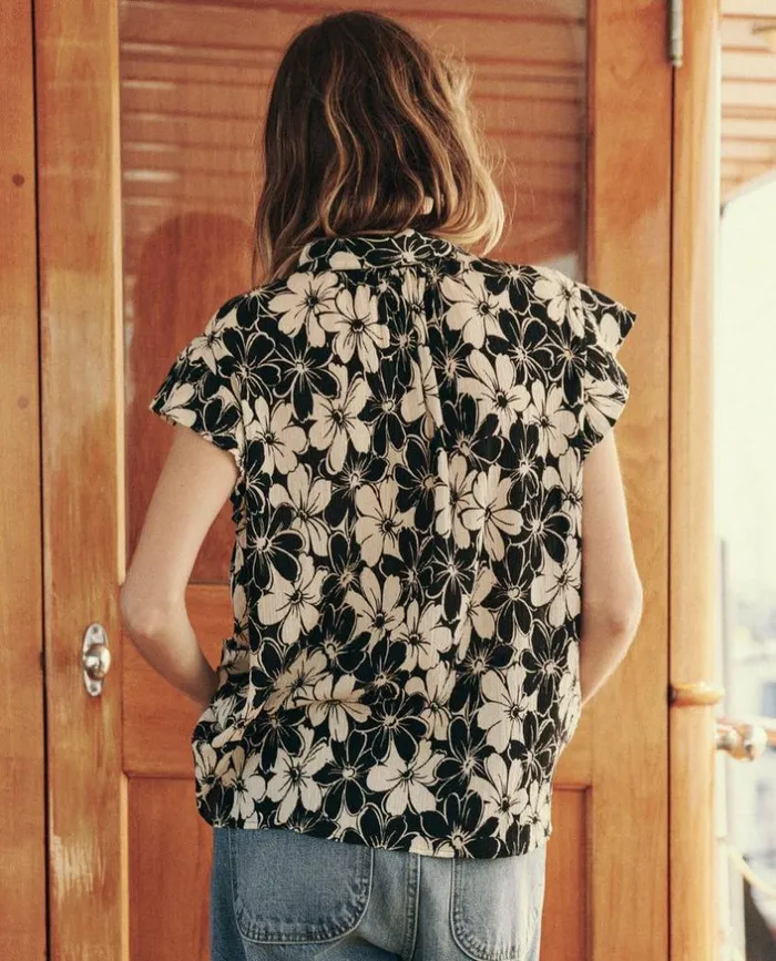 Collection The Great The Wren Top Black And Cream Hibiscus Floral