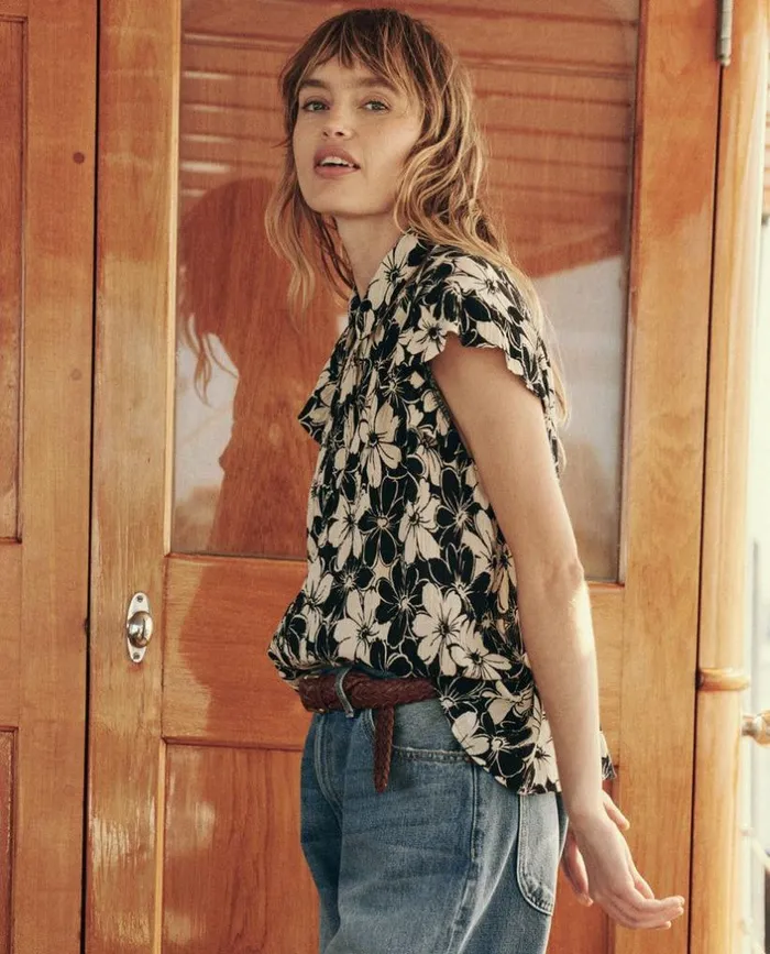 Collection The Great The Wren Top Black And Cream Hibiscus Floral