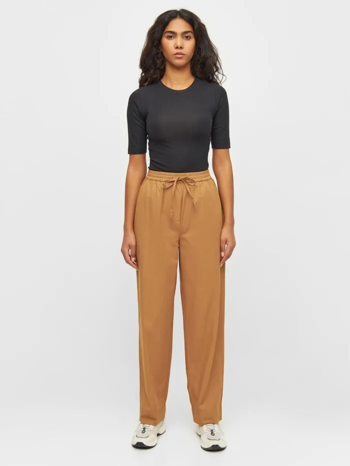 KnowledgeCotton Apparel Pants CHLOE Barrel Highrise Poplin Elastic Waistband Pants Brown Sugar 8211 Women KnowledgeCotton Apparel Pants CHLOE Barrel Highrise Poplin Elastic Waistband Pants Brown Sugar 8211 Women