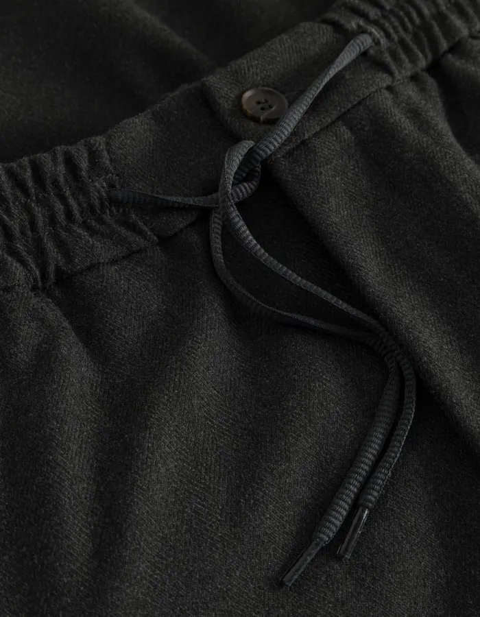 Men Como Herringbone Tapered Drawstring Pants 8211 CharcoalGrey Melange Les Deux Pants