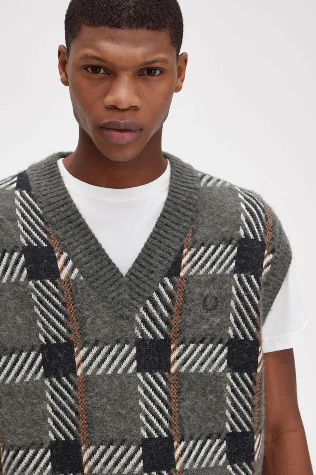 Men Glitch Tartan Knitted Tank Field Green Fred Perry Knitwear