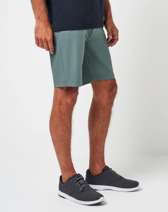 Men Shorts TravisMathew WANDERLUST SHORT 9IN Balsam Green