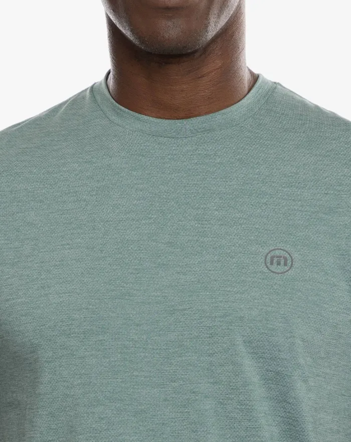 Men Tees TravisMathew SCENIC VISTA ACTIVE TEE Heather Silver Pine