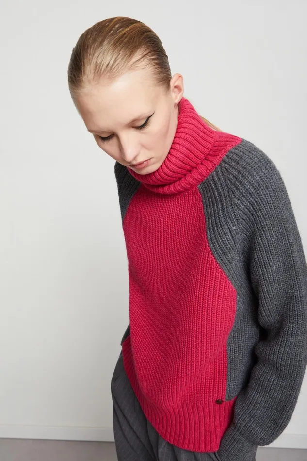 Ottod039Ame Turtleneck Bicolor Sweater Women Knitwear and TShirts