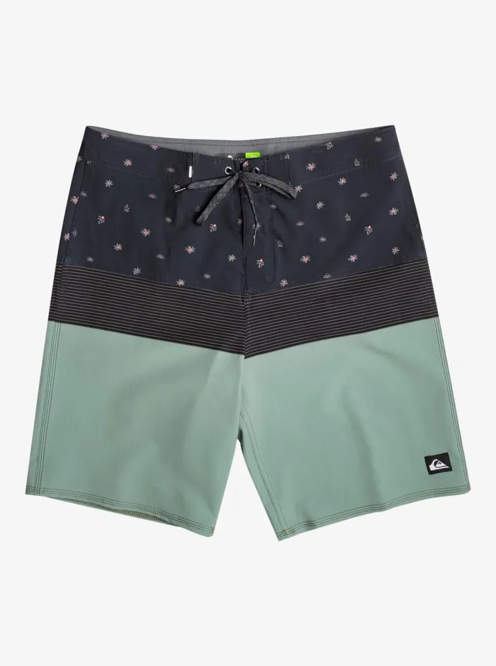 Quiksilver Surfsilk Panel 20034 Boardshorts Laurel Wreath Mens Shorts and Amphibians