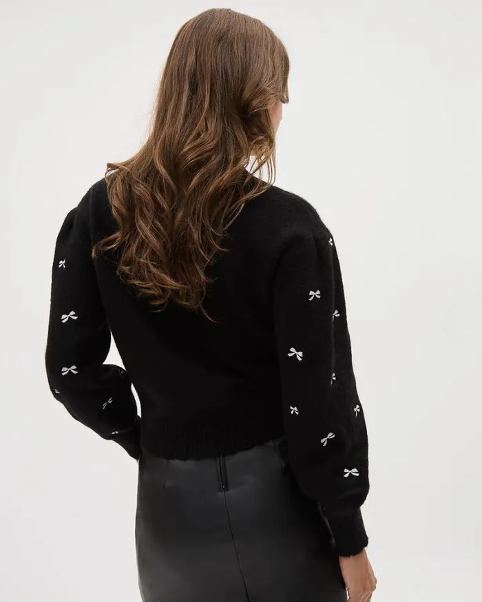 RWandCO Sweaters and Cardigans LongSleeve CrewNeck Spongy Pullover With Scalloped Trims Black 8211 Women RWandCO Sweaters and Cardigans LongSleeve CrewNeck Spongy Pullover With Scalloped Trims Black 8211 Women