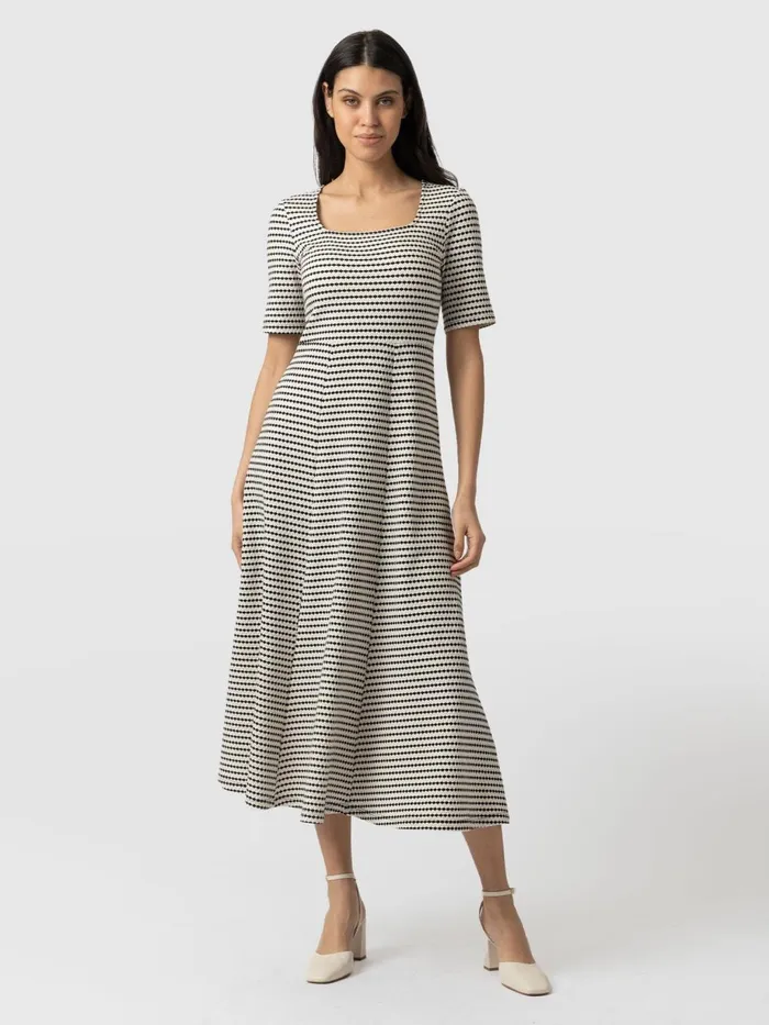 Saint And Sofia Dresses Women Darcey Short Sleeve Flared Dress 8211 Monochrome Jacquard Monochrome Jacquard Saint And Sofia Dresses Women Darcey Short Sleeve Flared Dress 8211 Monochrome Jacquard Monochrome Jacquard