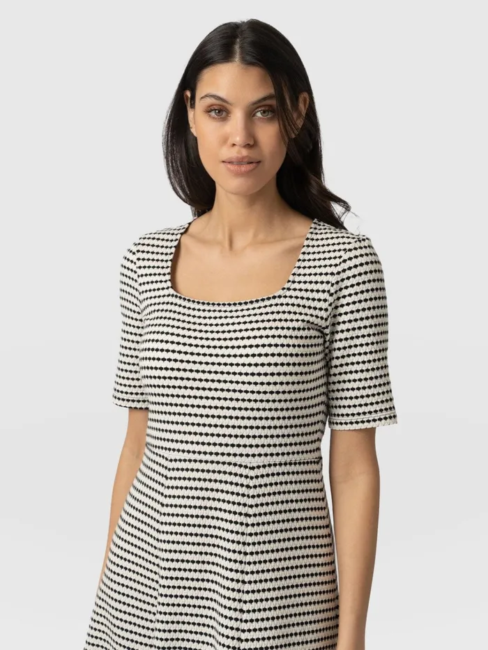 Saint And Sofia Dresses Women Darcey Short Sleeve Flared Dress 8211 Monochrome Jacquard Monochrome Jacquard