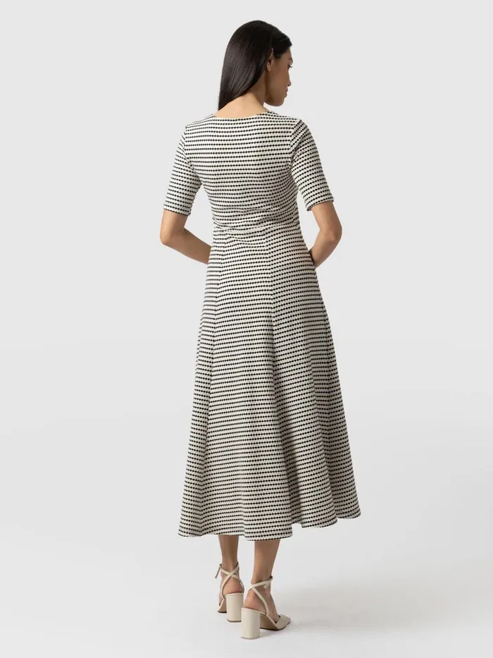 Saint And Sofia Dresses Women Darcey Short Sleeve Flared Dress 8211 Monochrome Jacquard Monochrome Jacquard