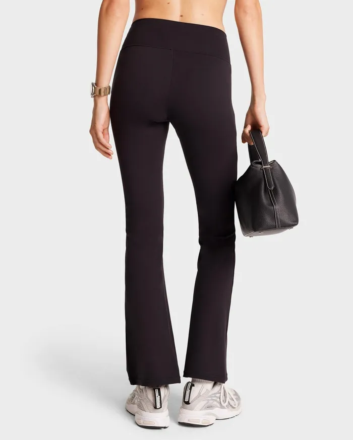 Sporty and Rich Activewear Women Serif Logo Flared Legging 8211 BlackWhite