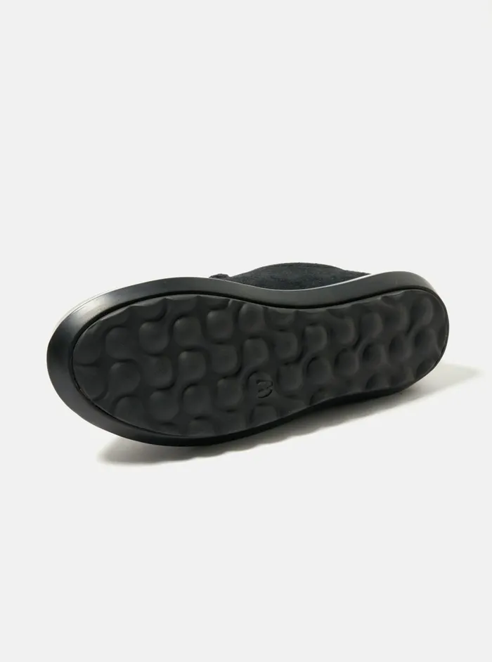 Wander FD08 In Black Hairy Suede Men Universal Works Footwear