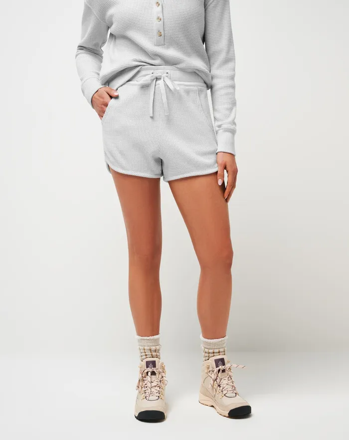 Women Shorts TravisMathew LONG WEEKEND SHORT Heather Light Grey