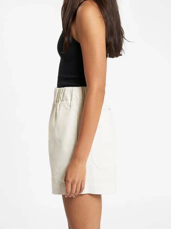 Womens Ease Short Heritage White Thrills Shorts