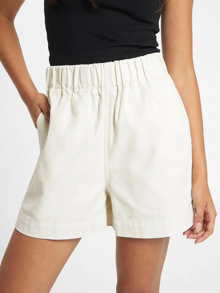 Womens Ease Short Heritage White Thrills Shorts