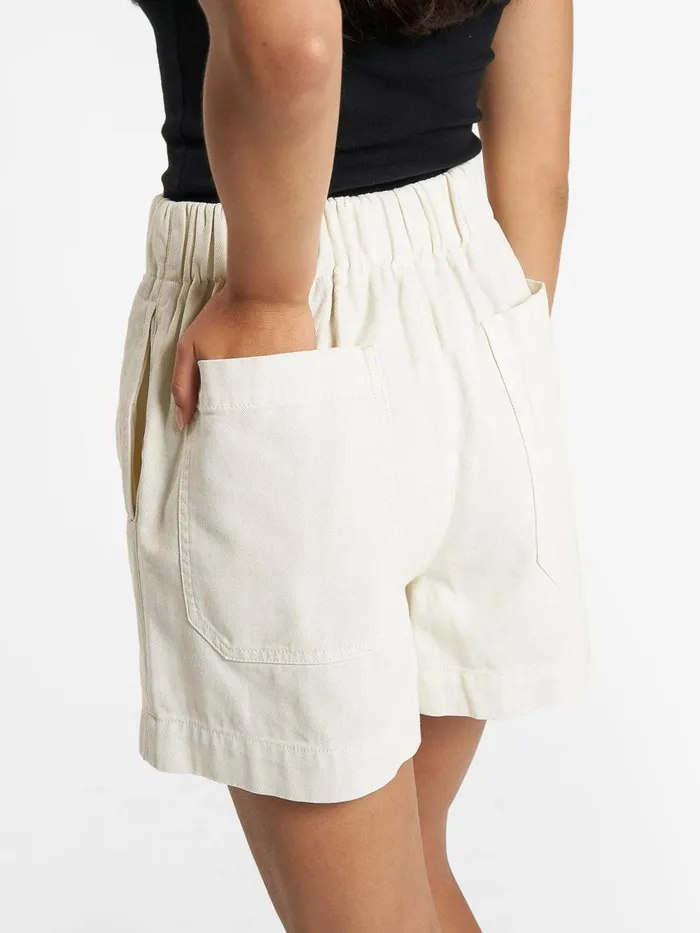 Womens Ease Short Heritage White Thrills Shorts