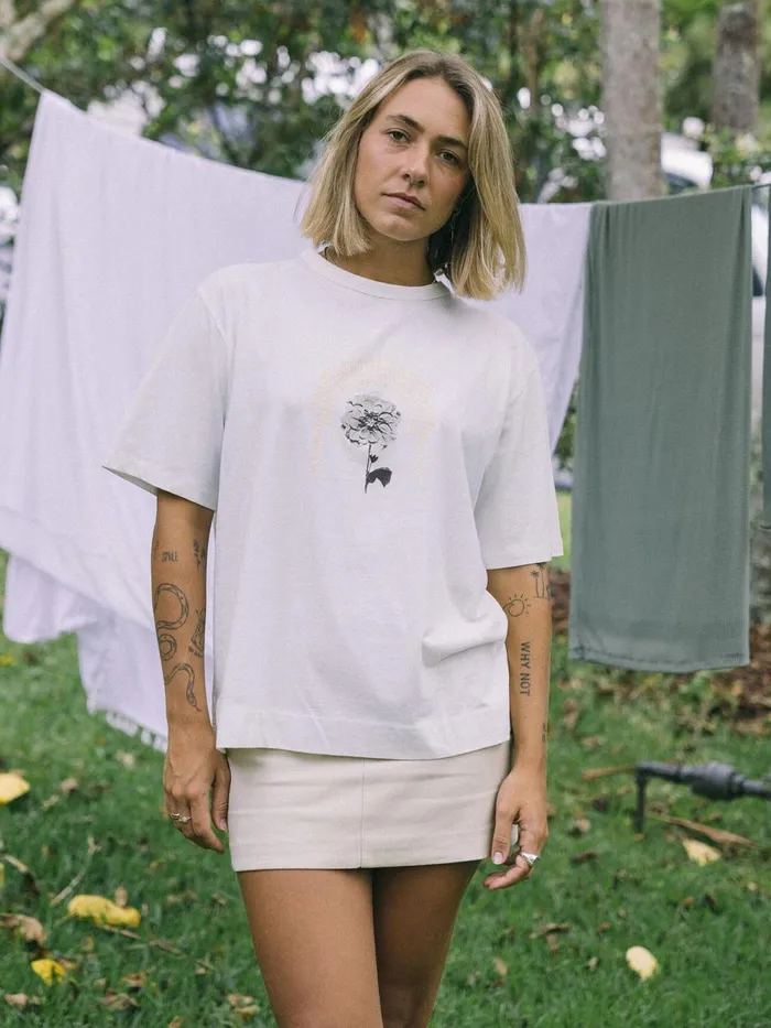 Womens Flux Arc Box Tee Dirty White Thrills Tops and Tees